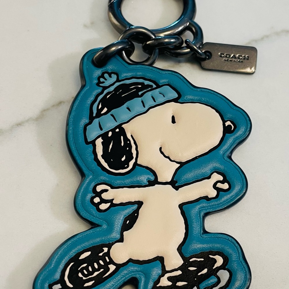COACH Peanuts Snoopy hangtag